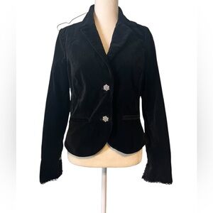 Y2k velour blazer vintage old navy size small
Jeweled buttons, lace edges.